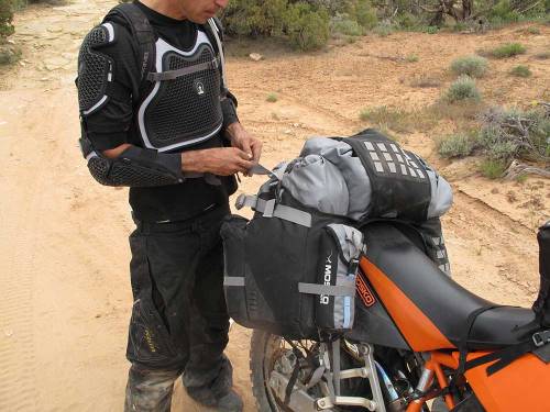 Mosko-Moto-Motorcycle-Soft-Bags-Dualsport-Offroad-Luggage-Soft-Luggage-Pannier-Duffle-Saddlebag--KTM---BMW---Rackless---Reckless---5-30-14-(5)